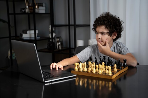 Czy szachy mogą być kluczem do lepszego myślenia?