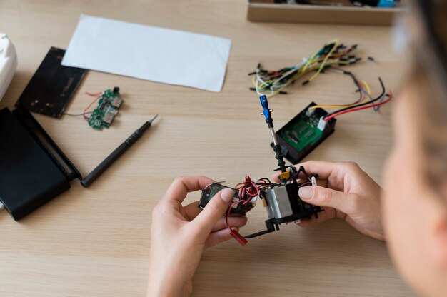 Jak rozpocząć swoją przygodę z elektroniką i programowaniem w domowym zaciszu?